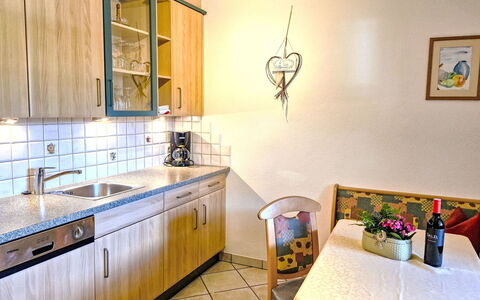 Lueg Ins Land: Design Intérieur, Sol, Meubles, Comptoir, Sol, Pièce, Cuisine, Cabinetry, Appartement, Plafond