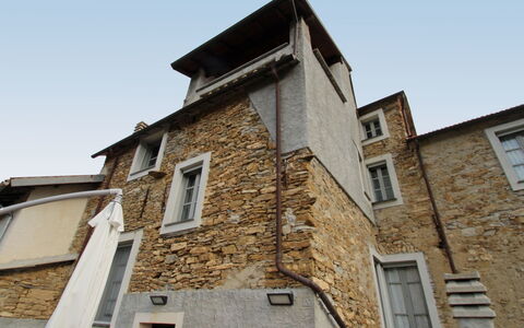 Marina di Andora 400: Ciel, Fenêtre, Bâtiment, Bois, Maison, Brique, Façade, Toit, Brickwork