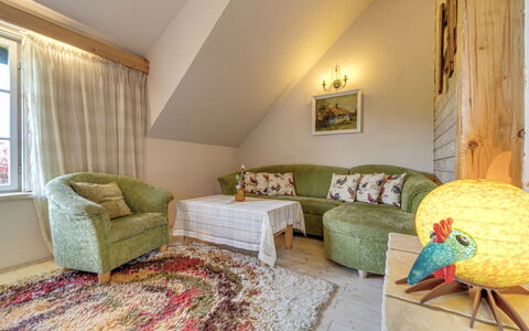 Kogucik: Confort, Décoration, Cadre, Fenêtre, Design Intérieur, Bois, Salon, Blind Fenêtre, Sol, Sol