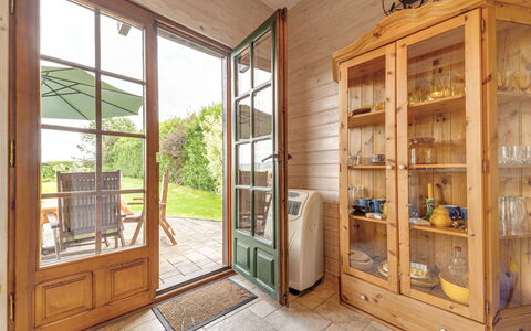 Kogucik: Propriété, Meubles, Bâtiment, Porte, Cabinetry, Bois, Design Intérieur, Éclairage, Architecture