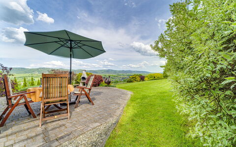 Kogucik: Nuage, Ciel, Plante, Paysage Naturel, Ombre, Lot Terre, Parapluie, Mobilier De Jardin, Arbre, Paysage