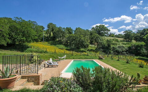 Casalini: Propriété, Paysage Naturel, Piscine, Herbe, Immobilier, Ciel, Biens, Région Sauvage, Réserve Naturelle, Maison