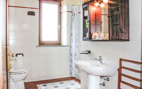 Casalini: Siège De Toilette, Salle De Bains, Luminaire Plomberie, Lavabo, Sol, Toilette, Design Intérieur, Sol, Évier, Plomberie