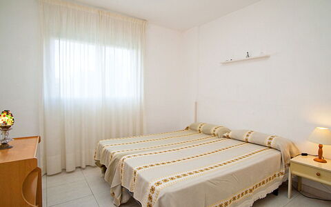 Cambrils 180: Chambre, Lit, Meubles, Pièce, Propriété, Drap De Lit, Cadre De Lit, Design Intérieur, Matelas, Mur