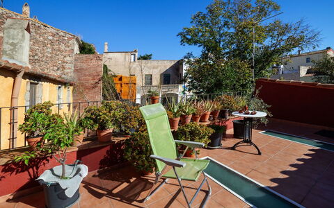 Sant Joan: Plante, Meubles, Ciel, Pot De Fleur, Chaise, Bâtiment, Bleu Azur, Table, Plante D'Appartement, Mobilier De Jardin