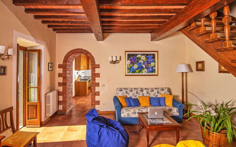 Podere Sant'angelo: Pièce, Propriété, Bâtiment, Plafond, Maison, Design Intérieur, Immobilier, Meubles, Salon, Villa