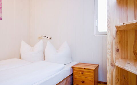 Geesthof: Lit, Pièce, Chambre, Meubles, Propriété, Drap De Lit, Sol, Maison, Immobilier, Design Intérieur