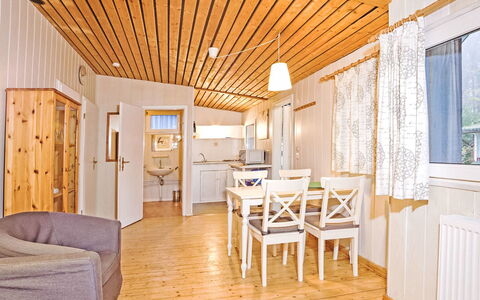 Geesthof: Meubles, Bois, Table, Sol, Confort, Salon, Sol, Design Intérieur, Chaise, Dur
