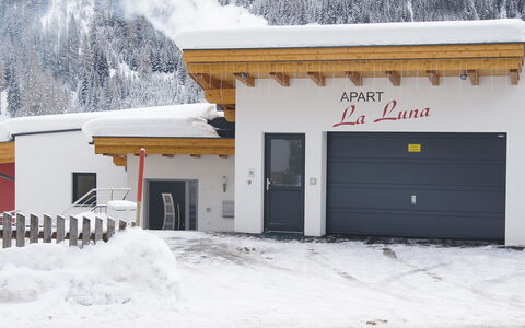 La Luna: Neige, Propriété, Bâtiment, Porte, Architecture, Pente, Gelé, Maison, Arbre, Bois