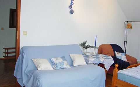 Allmendgasse: Meubles, Pièce, Lit, Chambre, Propriété, Bleu, Drap De Lit, Design Intérieur, Sol, Mur