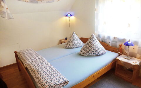Allmendgasse: Chambre, Lit, Pièce, Meubles, Propriété, Drap De Lit, Cadre De Lit, Design Intérieur, Literie, Matelas