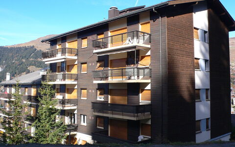 Les Girolles A59: Ciel, Bâtiment, Jour, Propriété, Fenêtre, Plante, Bloc Tour, Design Urbain, Condominium