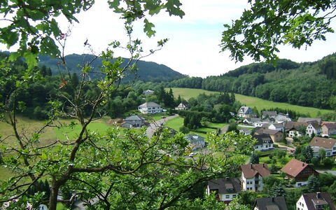 Antweiler 100: Ciel, Plante, Nuage, Communauté Des Plantes, Montagne, Paysage Naturel, Arbre, Bâtiment, Lot Terre, Herbe