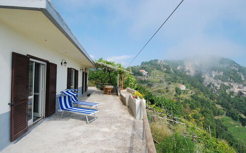 Dea Afrodite: Propriété, Station De Montagne, Montagne, Ville, Ciel, Maison, Immobilier, Bâtiment, Vacances, Chaîne De Montagnes
