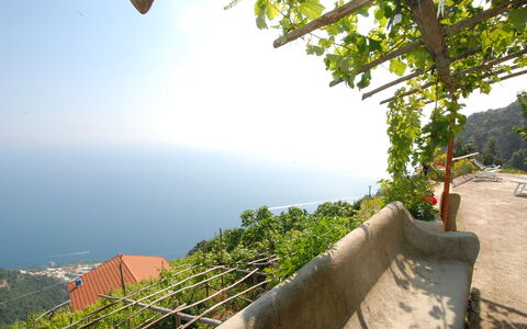 Dea Afrodite: Végétation, Propriété, Ciel, Arbre, Vacances, Été, Lumière Du Soleil, Maison, Immobilier, Paysage