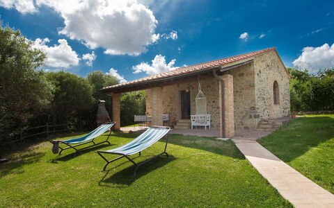 Sweet Maremma: Propriété, Ciel, Maison, Immobilier, Domicile, Architecture, Biens, Herbe, Nuage, Bâtiment