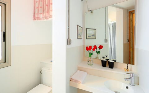 Eixample Dret Valencia Cartagena: Salle De Bains, Pièce, Propriété, Design Intérieur, Maison, Évier, Bâtiment, Robinet, Meubles, Immobilier