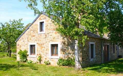 Gîte Rural Mamijana: Plante, Bâtiment, Fenêtre, Ciel, Arbre, Maison, Lot Terre, Herbe, Paysage Naturel