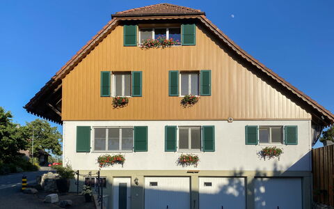 Wangenried 100: Ciel, Bâtiment, Fenêtre, Propriété, Plante, Bleu, Maison, Pente, Bois, Chalet