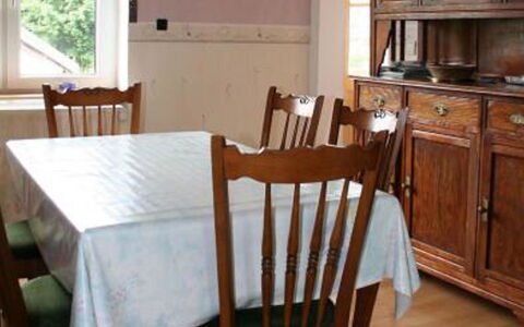 Vielsalm: Meubles, Pièce, Produit, Salle À Manger, Table, Propriété, Dur, Sol, Chaise, Table Cuisine Et Salle A Manger