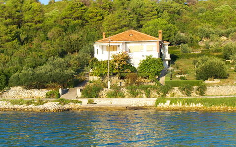 Agneza: La Nature, Maison, L'Eau, Propriété, Domicile, Chalet, Lac, Arbre, Rive, Banque