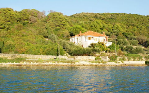 Agneza: L'Eau, Ciel, Plante, Ressources En Eau, Paysage Naturel, Arbre, Maison, Lac, Végétation, Cotiers Et Relief Océaniques
