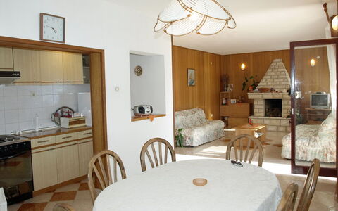 Agneza: Pièce, Meubles, Propriété, Design Intérieur, Chambre, Bâtiment, Cadre De Lit, Plafond, Lit, Mur