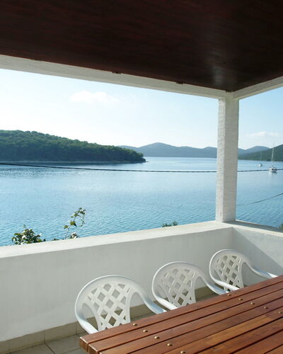 Agneza: L'Eau, Ciel, Ressources En Eau, Propriété, Bleu Azur, Nuage, Ombre, Lac, Arbre, Mobilier De Jardin