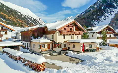Schmittnhof: Nuage, Ciel, Neige, Bâtiment, Montagne, Propriété, Fenêtre, Maison, Arbre, Quartier