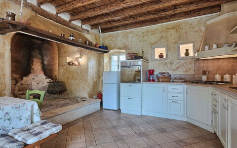 Stancija Negrin: Propriété, Bâtiment, Pièce, Design Intérieur, Maison, Plafond, Faisceau, Meubles, Architecture, Biens