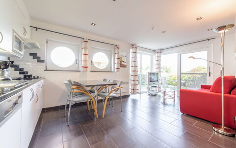 Bredene 300: Table, Canapé, Meubles, Propriété, Cabinetry, Chaise, Comptoir, Éclairage, Bois, Sol
