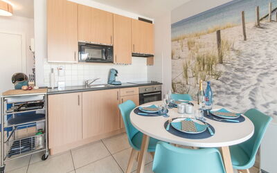 Oase with Parking 300.26: Propriété, Pièce, Meubles, Immobilier, Cuisine, Turquoise, Bâtiment, Design Intérieur, Maison, Table