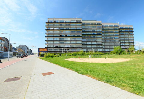 Bredene 301: Ciel, Bâtiment, Propriété, Plante, Nuage, Fenêtre, Design Urbain, Lot Terre, Maison, Surface De La Route