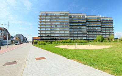 Bredene 301: Ciel, Bâtiment, Propriété, Plante, Nuage, Fenêtre, Design Urbain, Lot Terre, Maison, Surface De La Route