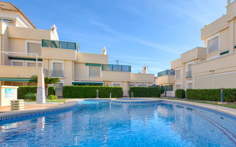 Dénia 489: L'Eau, Ciel, Bâtiment, Plante, Propriété, Fenêtre, Piscine, Bleu, Bleu Azur, Condominium