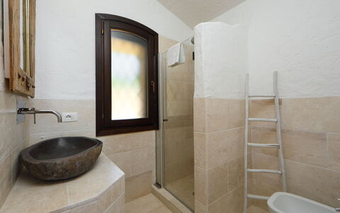 Paradiso: Salle De Bains, Propriété, Pièce, Sol, Tuile, Design Intérieur, Architecture, Mur, Bâtiment, Luminaire Plomberie