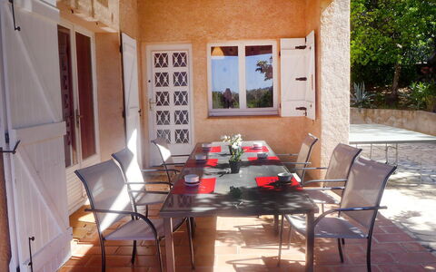 Roumagnac: Pièce, Propriété, Bâtiment, Meubles, Maison, Design Intérieur, Table, Salle À Manger, Domicile, Immobilier