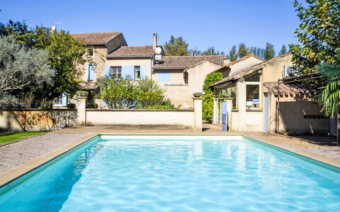 De la Roque: L'Eau, Plante, Ciel, Propriété, Bâtiment, Piscine, Bleu Azur, La Nature, Arbre, Ombre