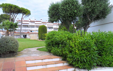 Residencial Gran Sol: Plante, Ciel, Nuage, Arbre, Lot Terre, Design Urbain, Bâtiment, Surface De La Route, Herbe, Zone Résidentielle