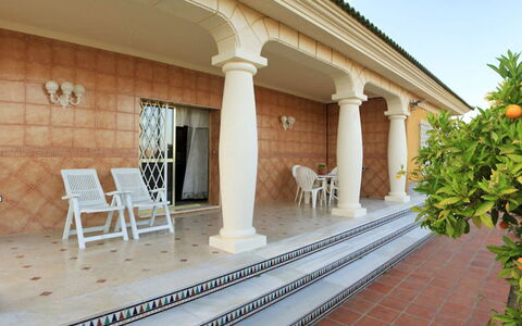 Finca la Poza: Propriété, Bâtiment, Colonne, Immobilier, Maison, Architecture, Porche, Domicile, Façade, Villa