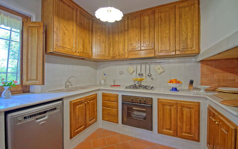 Villa Crispinino: Comptoir, Cabinetry, Cuisine, Pièce, Propriété, Meubles, Bâtiment, Design Intérieur, Sol, Domicile