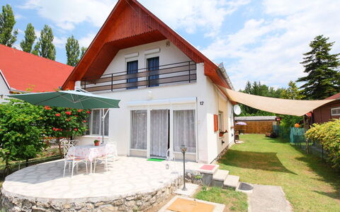 Margaret: Maison, Propriété, Domicile, Bâtiment, Immobilier, Zone Résidentielle, Chalet, Architecture, Toit, Façade