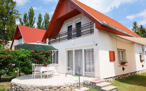 Margaret: Maison, Propriété, Domicile, Bâtiment, Immobilier, Toit, Chalet, Zone Résidentielle, Architecture, Façade