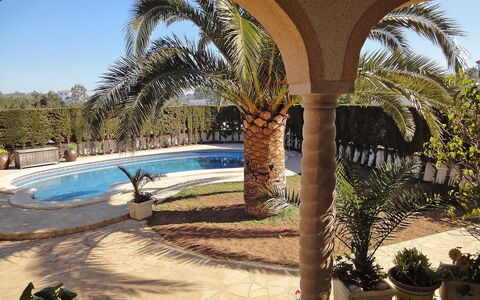 Dirk: Propriété, Arbre, Palmier, Bleu Azur, Arecales, Immobilier, Architecture, Bâtiment, Vacances, Hacienda