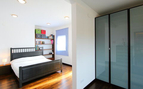 Dirk: Pièce, Meubles, Chambre, Design Intérieur, Propriété, Lit, Sol, Plafond, Bâtiment, Parquet
