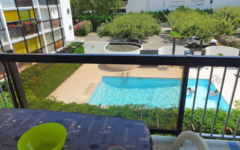 Les Terrasses du Ponant: Propriété, Arrière-Cour, Herbe, Cour, Architecture, Table, Loisir, Cour, Maison, Aménagement Paysager