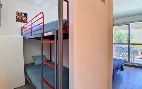 Les Terrasses du Ponant: Meubles, Design Intérieur, Plafond, Lit Superposé, Appartement, Pièce, Chambre, Lit, Tache De Bois, Chaise