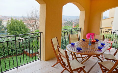 La Boisseliere: Propriété, Pièce, Bâtiment, Maison, Immobilier, Meubles, Balcon, Table, Chaise, Domicile