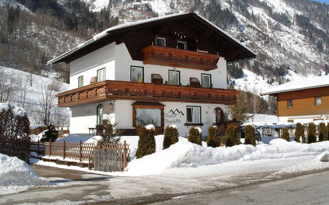 Charlotte 50604-002146-2020: Montagne, Neige, Bâtiment, Fenêtre, Ciel, Pente, Maison, Immobilier, Géologique Phénomène, Chaîne De Montagnes
