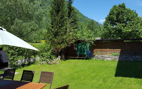 Charlotte 50604-002146-2020: Propriété, Cour, Vert, Herbe, Arrière-Cour, Maison, Paysage Naturel, Pelouse, Jardin, Arbre